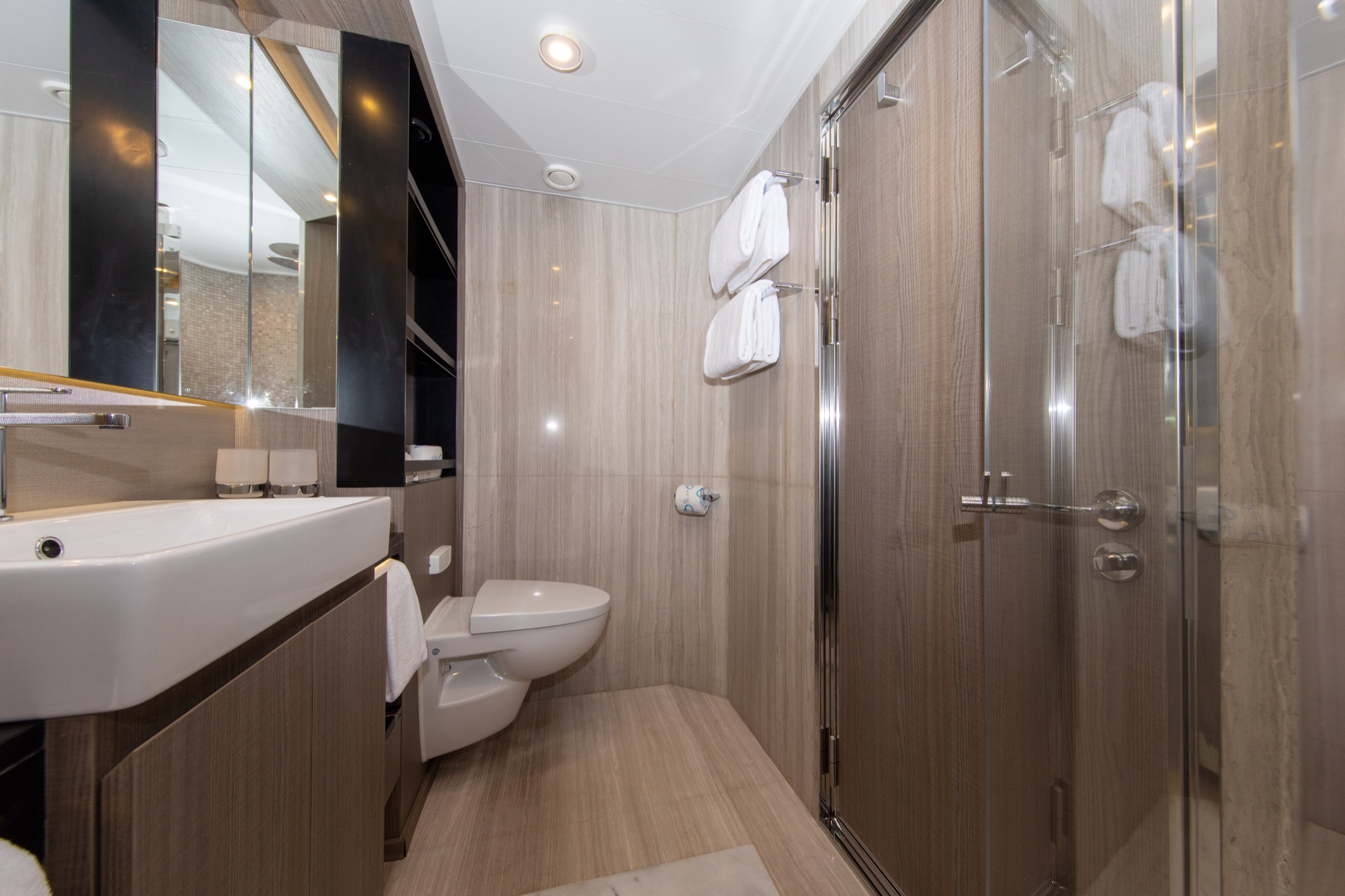 Quark Expeditions World Explorer Infinity Suite 3.jpg